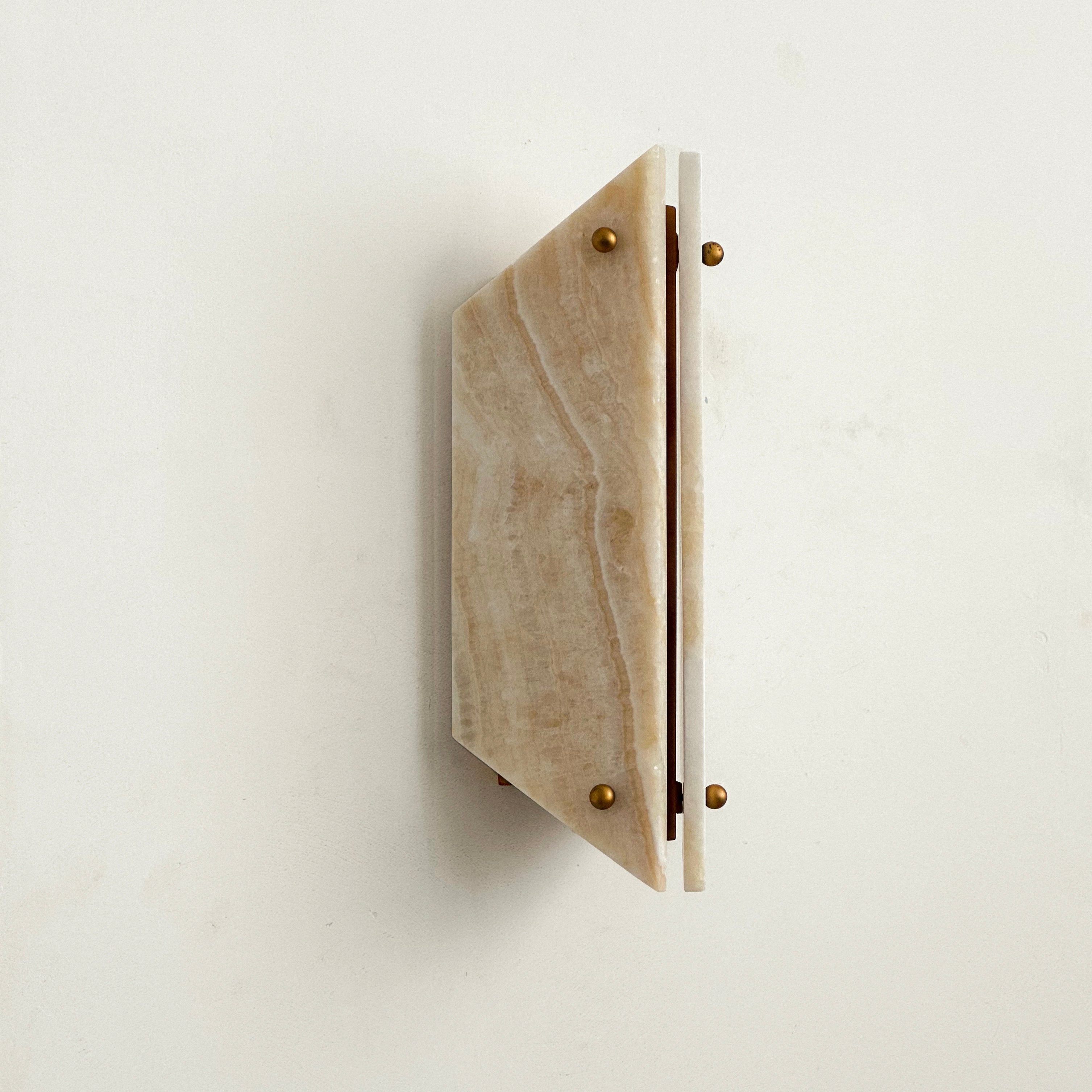 Valva Alabaster Sconce