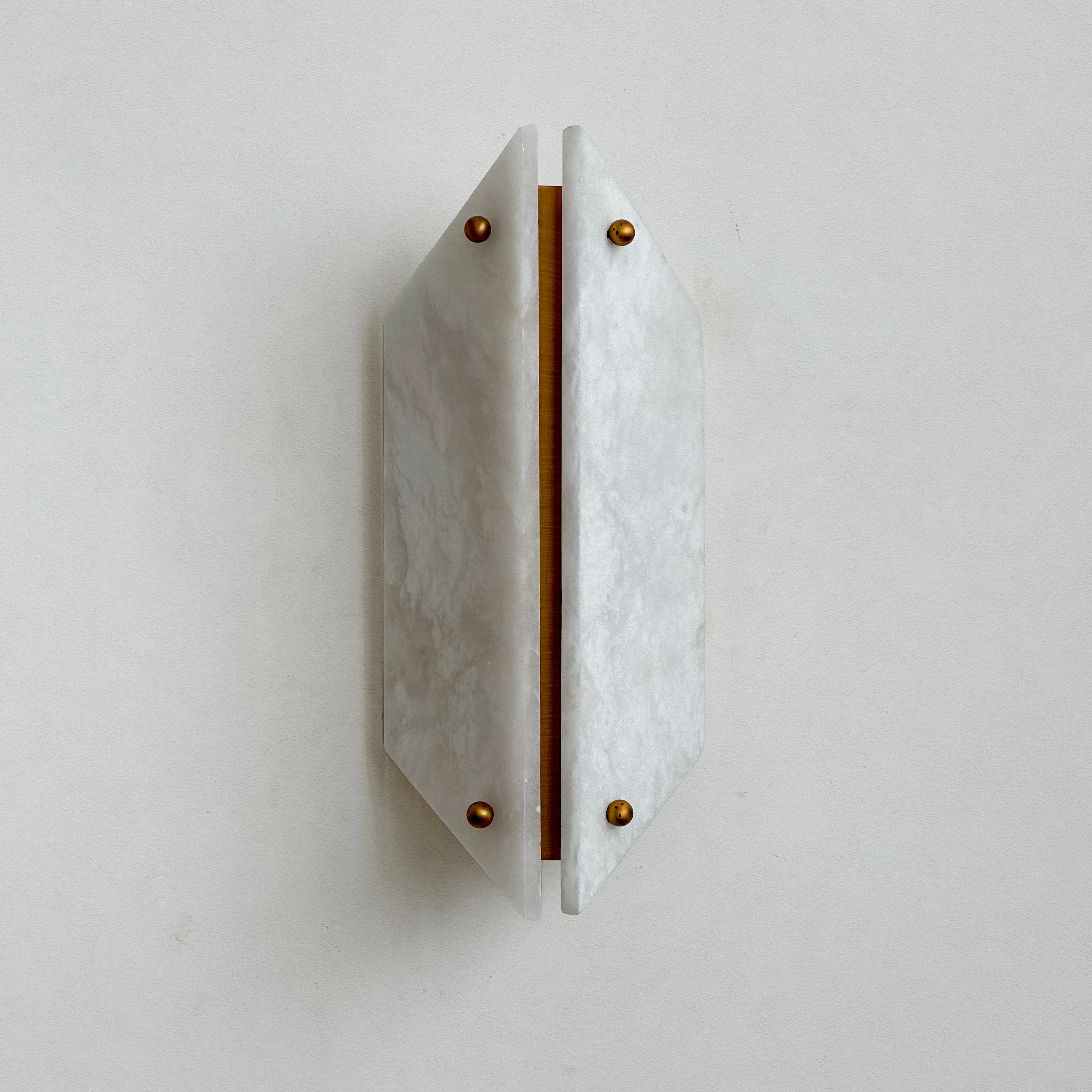 Valva Alabaster Sconce
