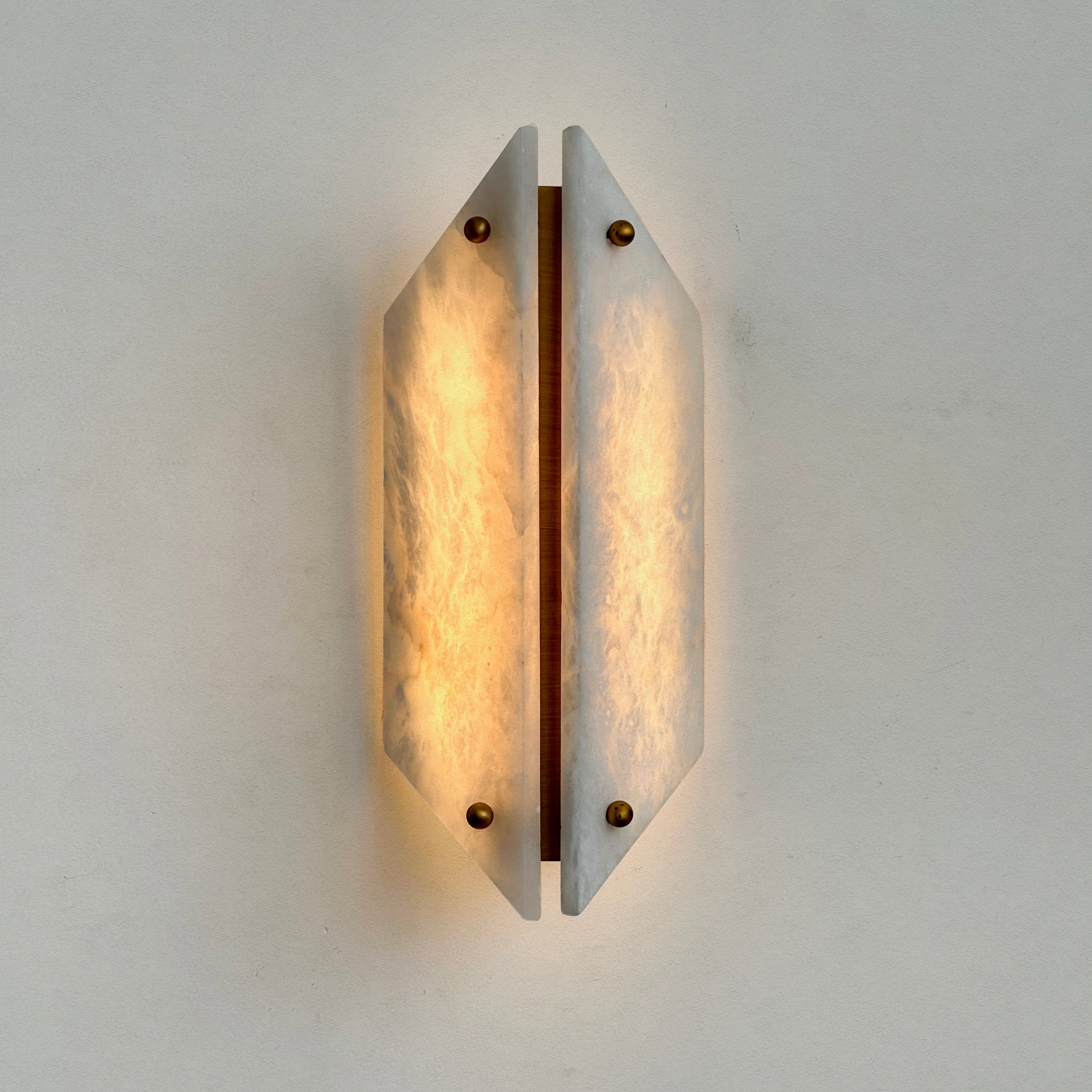 Valva Alabaster Sconce