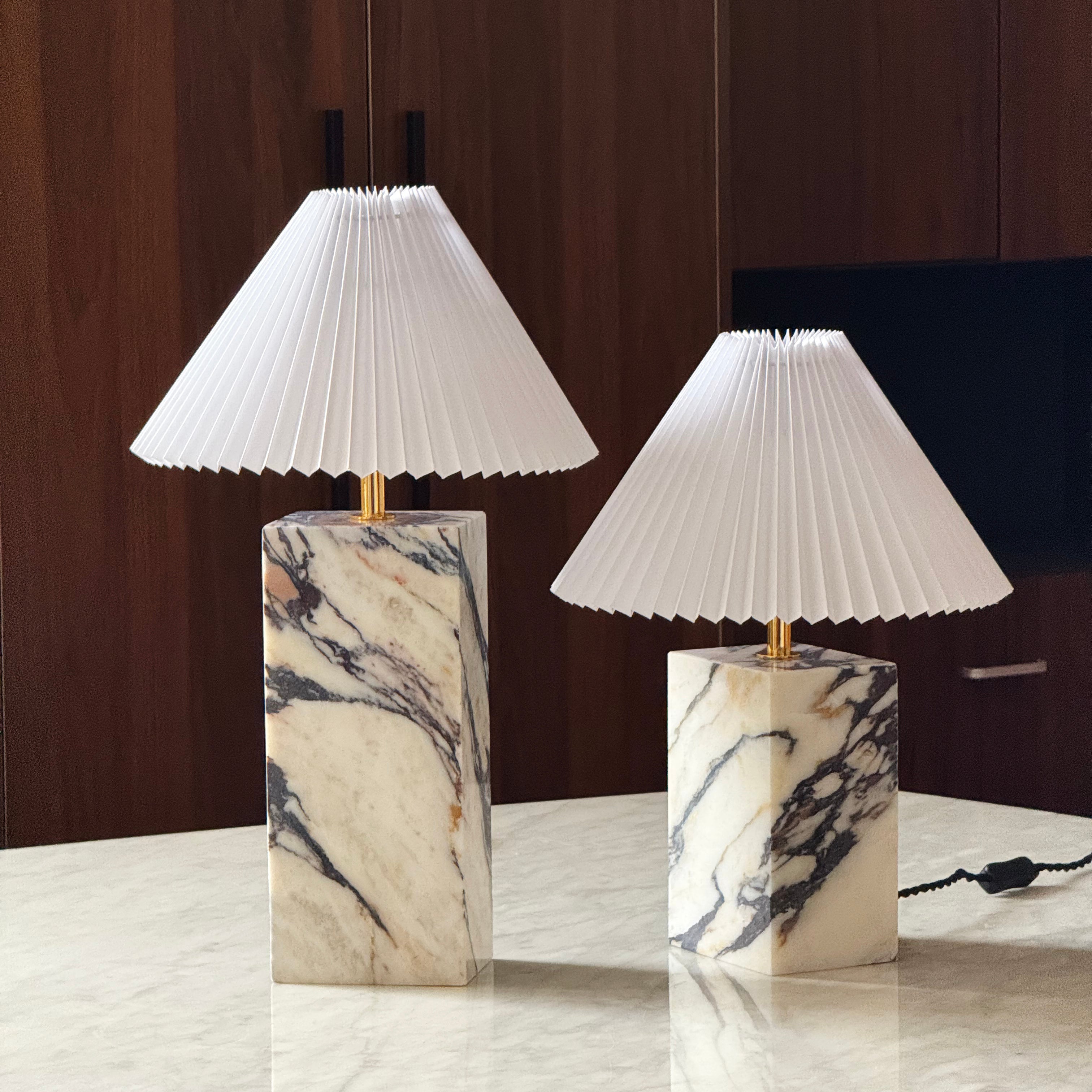 Calacatta Viola Marble Table Lamp – Sculptural Elegance with Pleated Fabric Shade