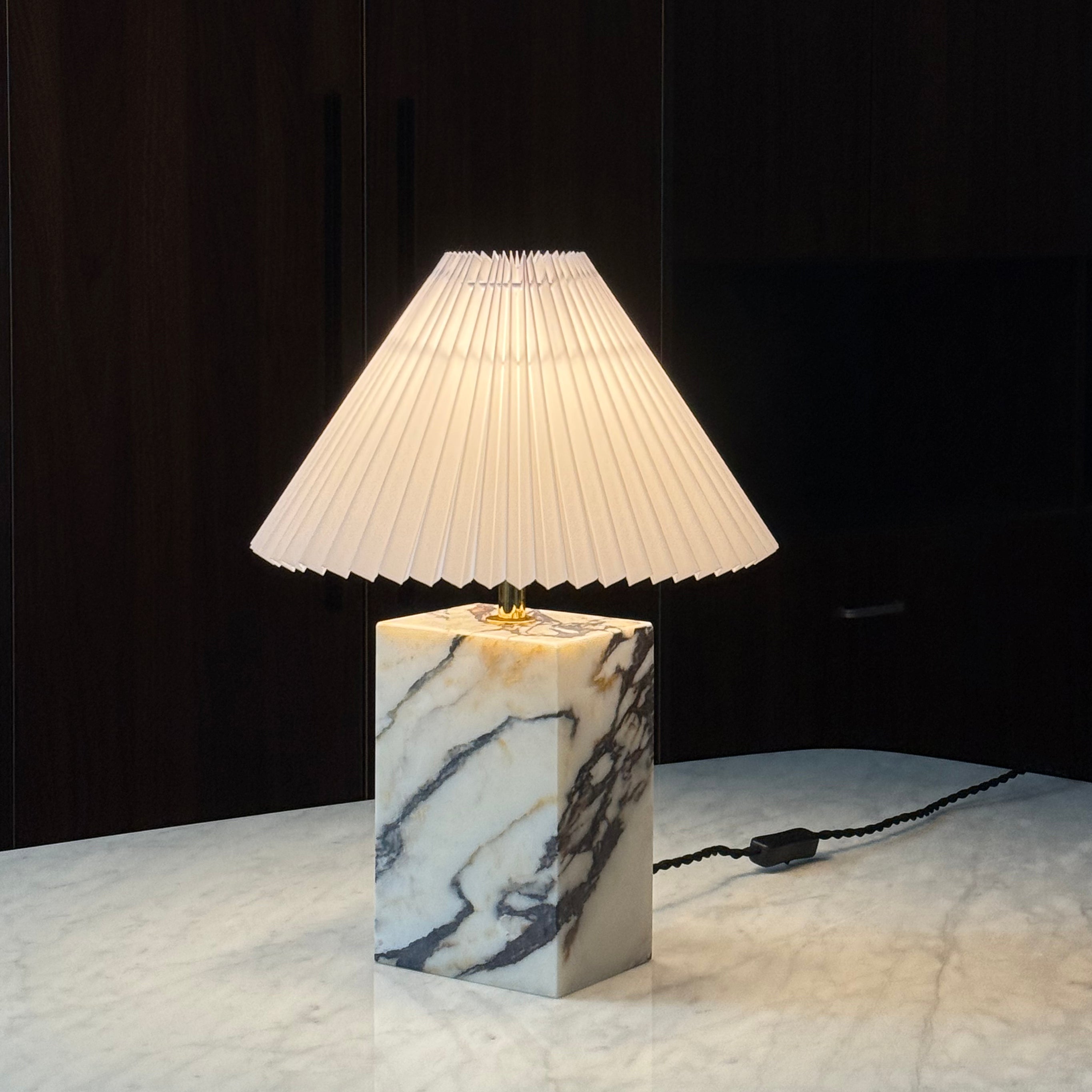 Calacatta Viola Marble Table Lamp – Sculptural Elegance with Pleated Fabric Shade