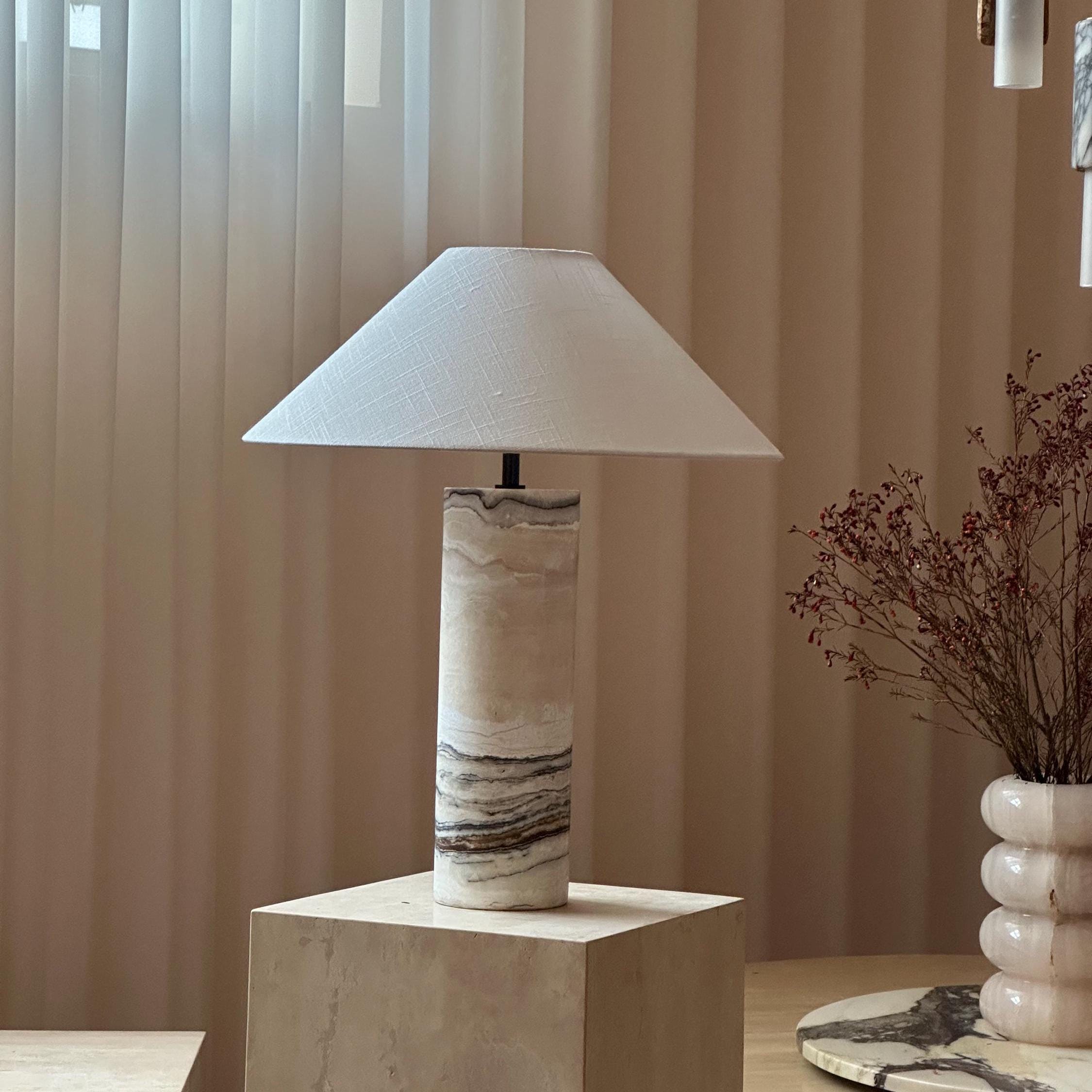 Traonyx Column Lamp