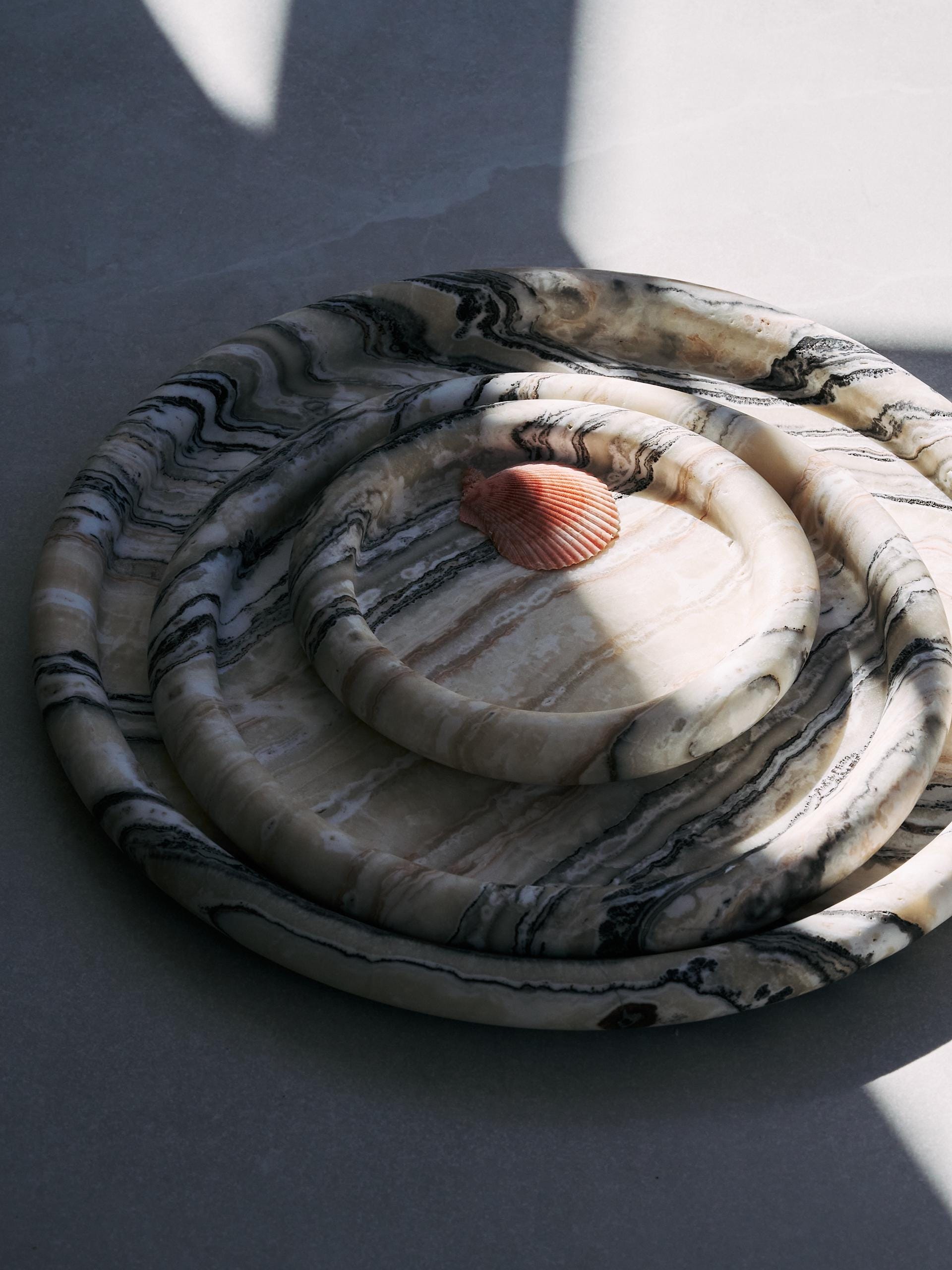 Atoll Round Tray - Traonyx