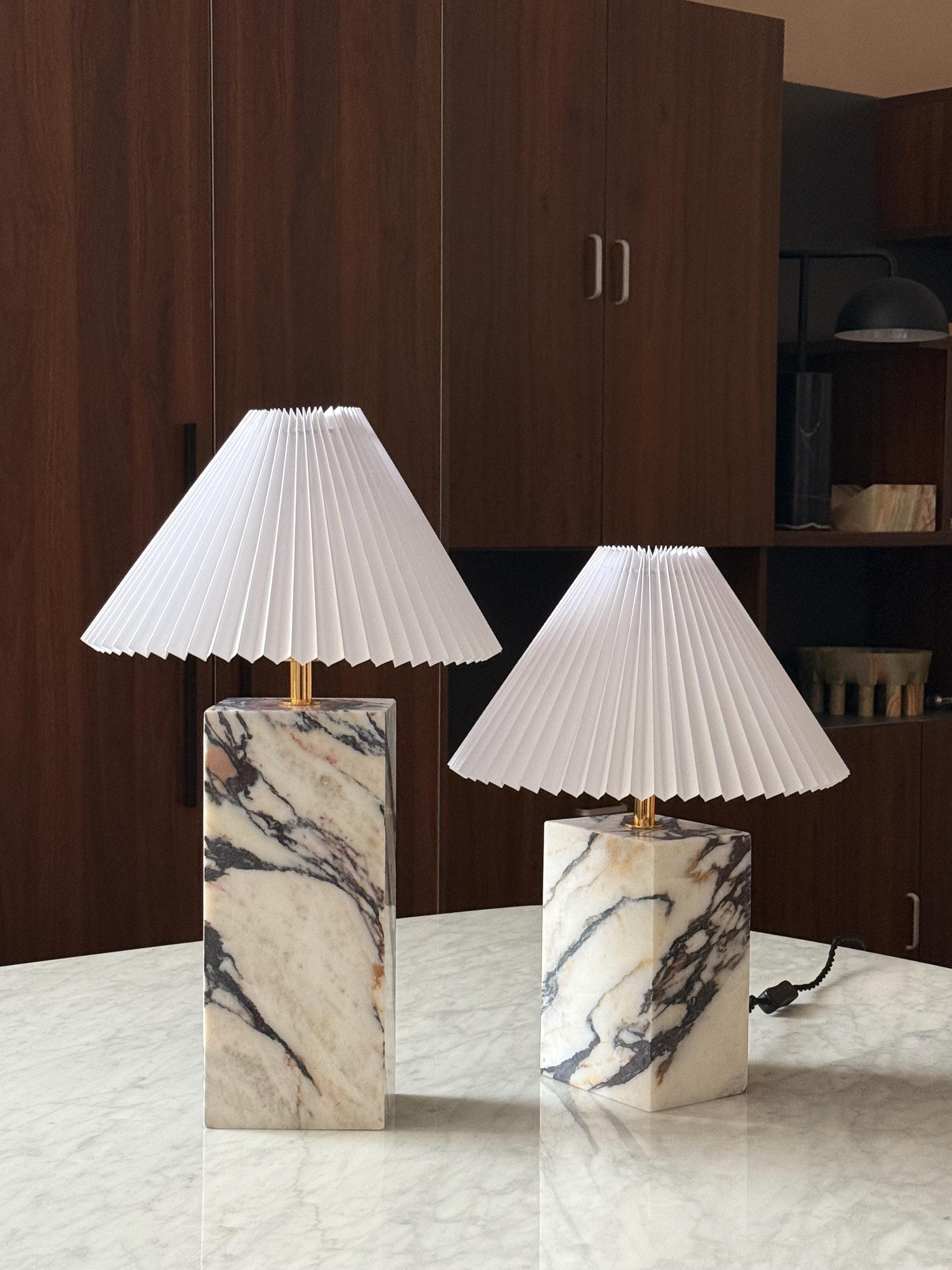 Calacatta Viola Marble Table Lamp – Sculptural Elegance with Pleated Fabric Shade