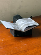 The V Bookstand - Nero lack