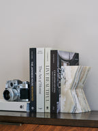 The V Bookstand - Traonyx