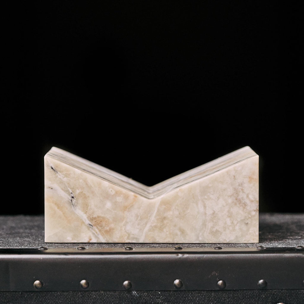 The V Bookstand - Traonyx