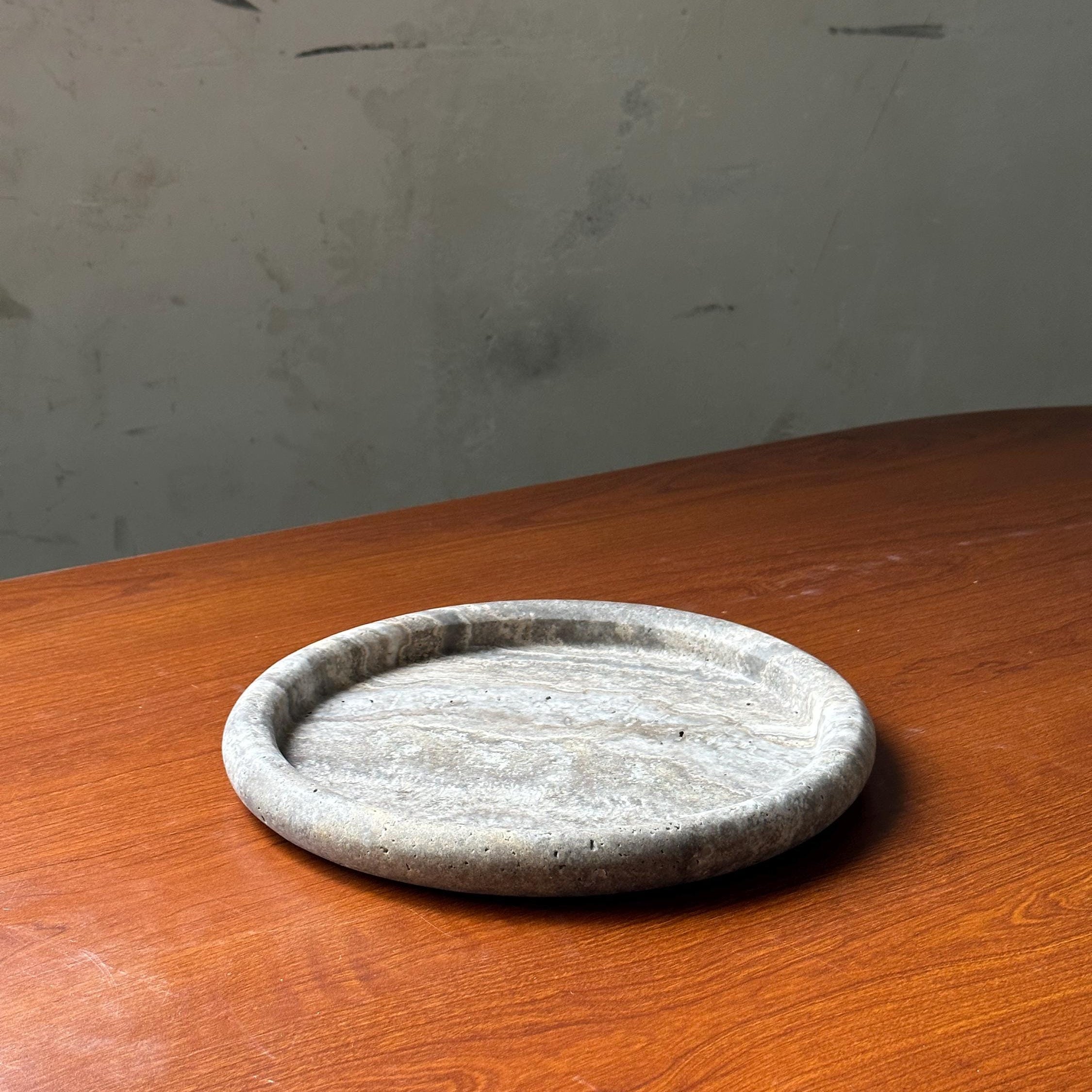 Atoll Round Tray - Silver Travertine