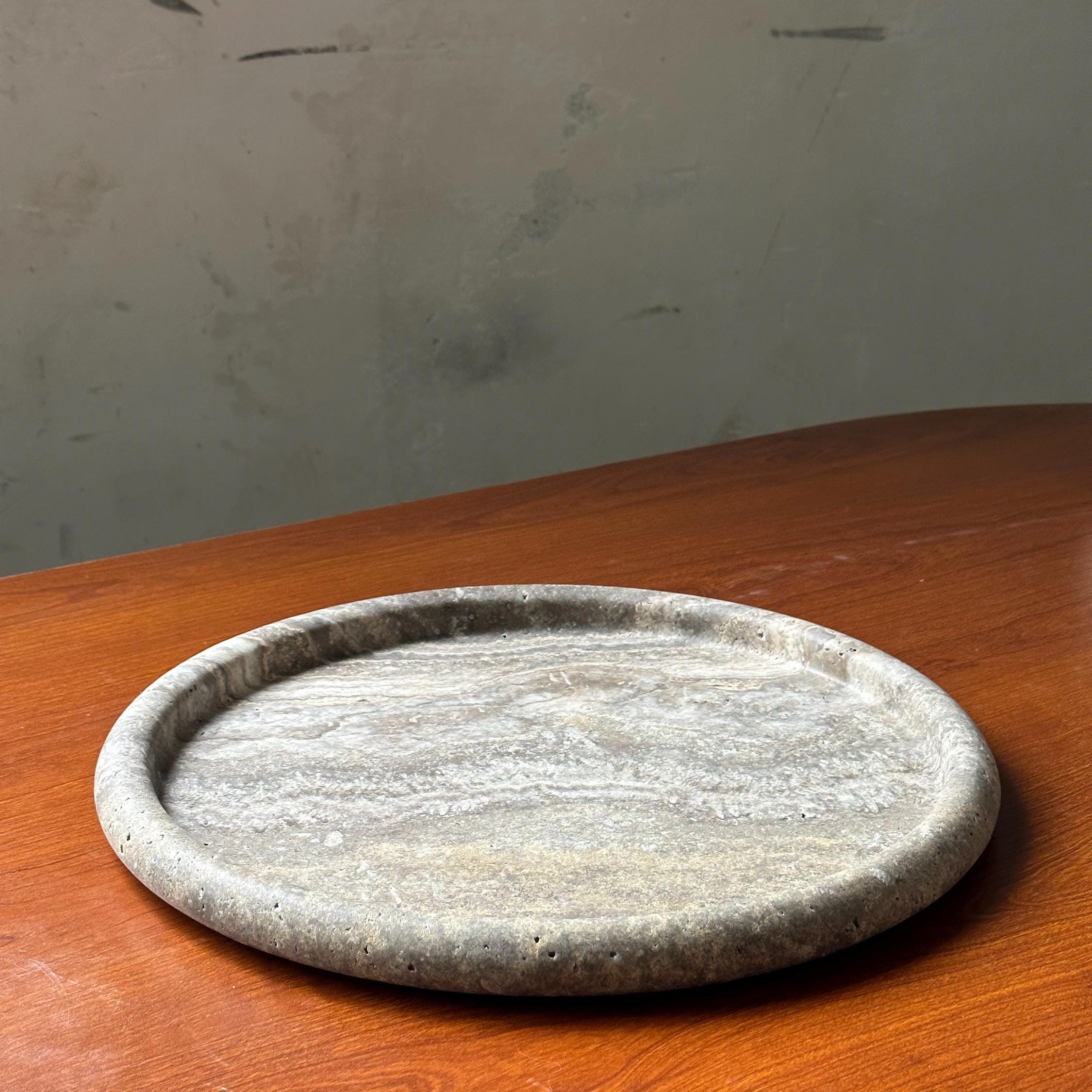 Atoll Round Tray - Silver Travertine