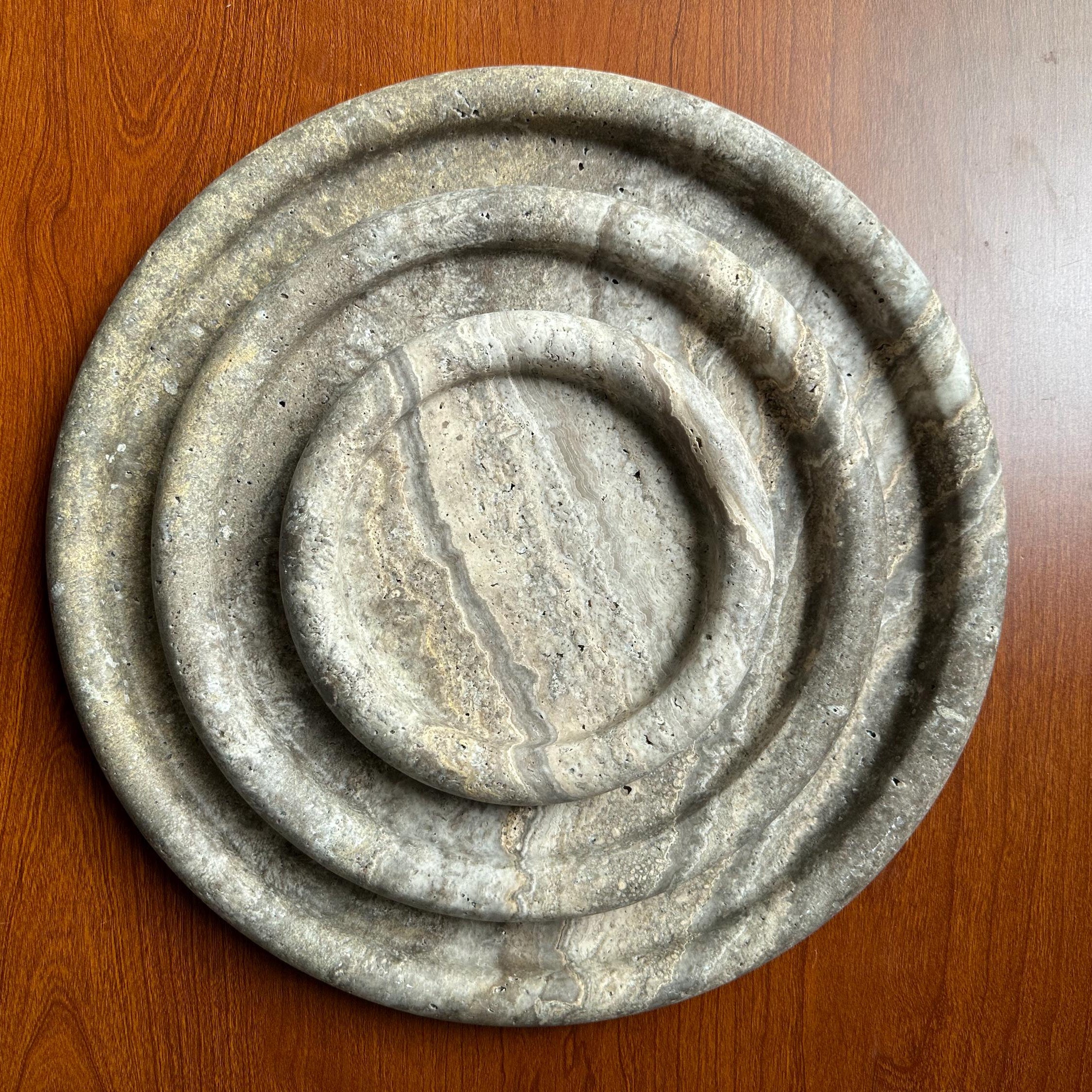 Atoll Round Tray - Silver Travertine