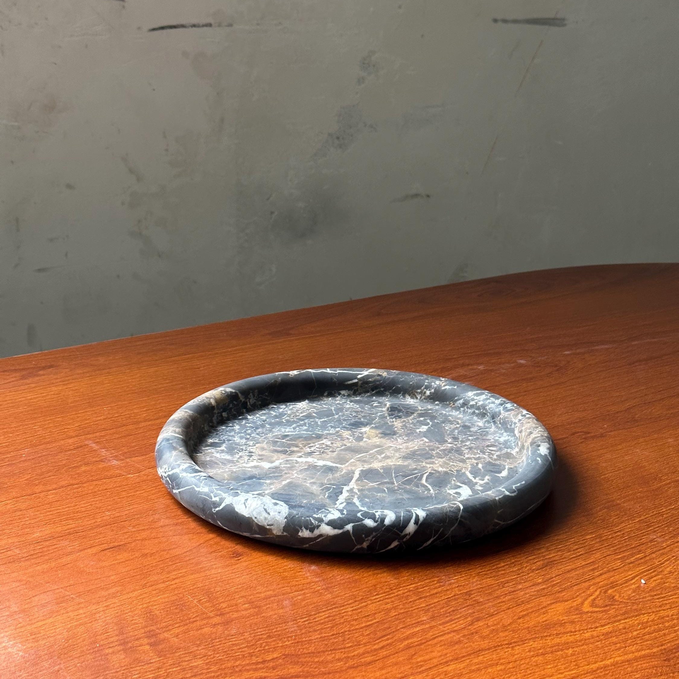 Atoll Round Tray – Nero Portoro