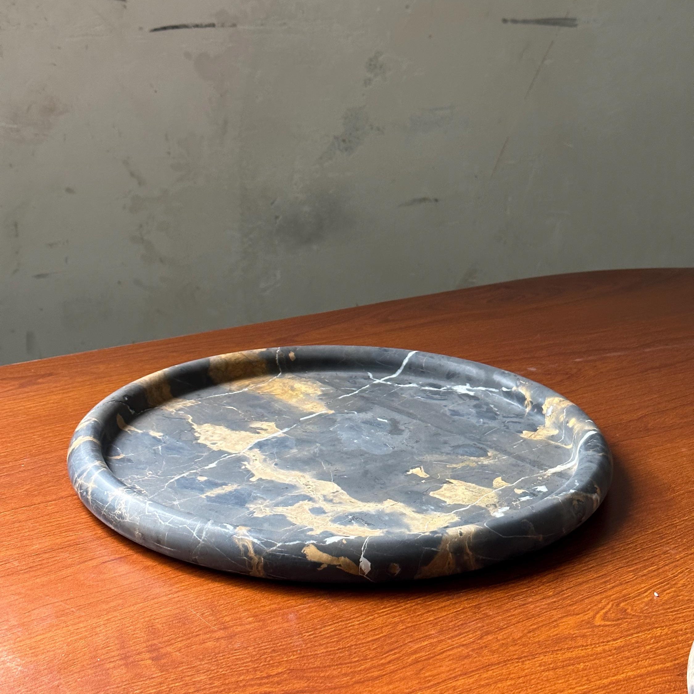 Atoll Round Tray – Nero Portoro