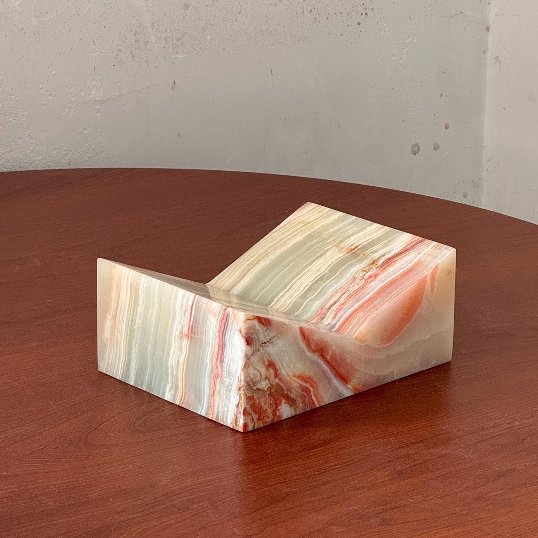 The V Bookstand - Lux Onyx